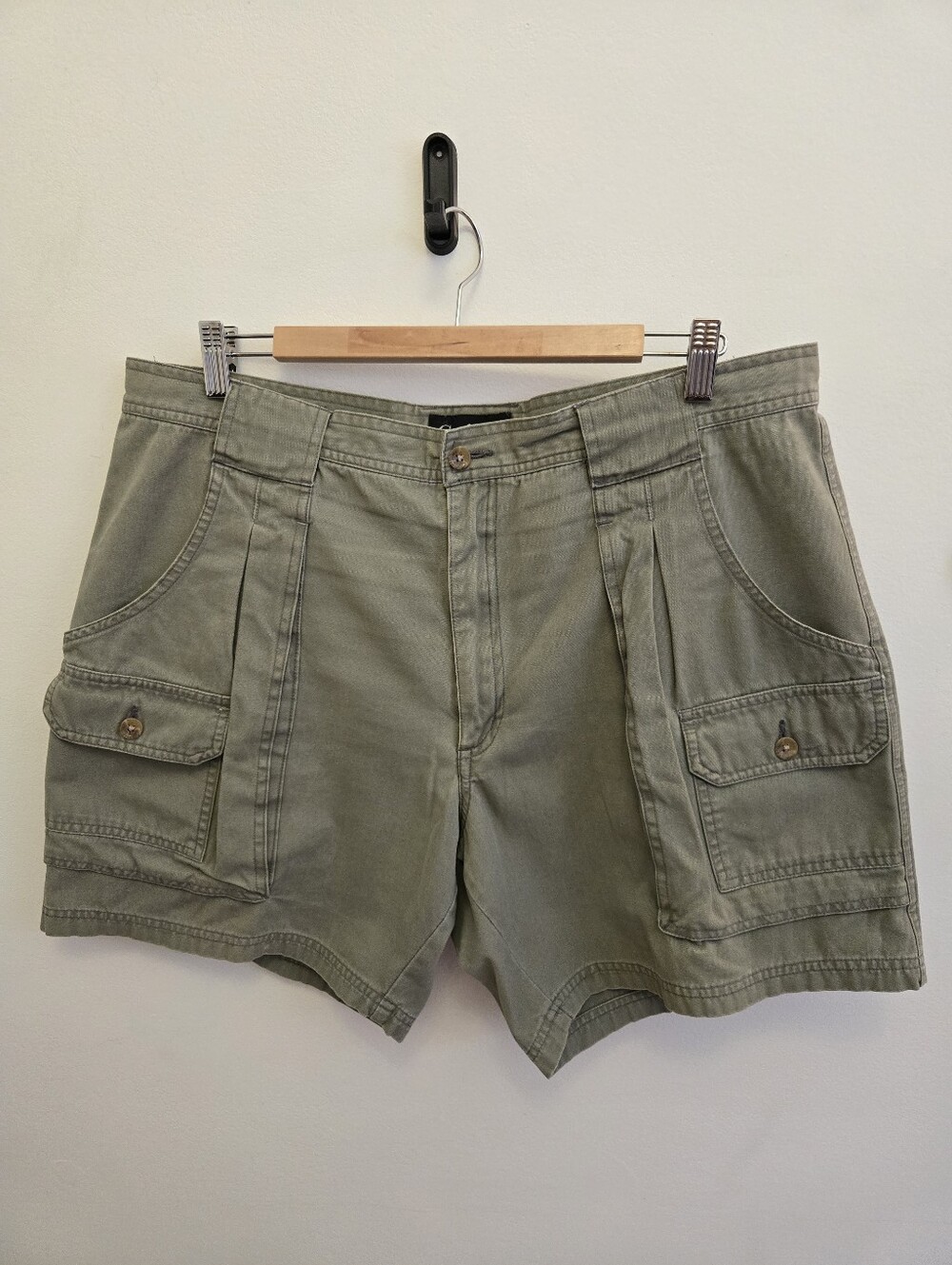 3/$30 Cacharel Green Cotton Cargo Shorts Size 36